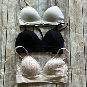 Wonder Nation Seamless Black and Cream Bras